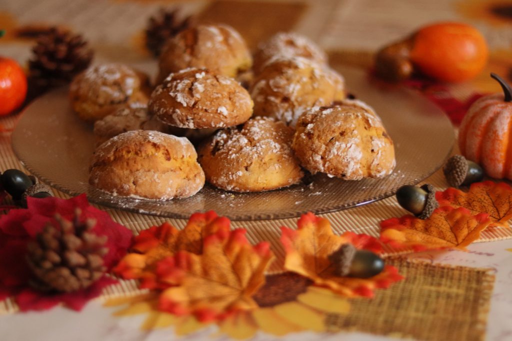 Biscotti alla zucca e cioccolato per Halloween