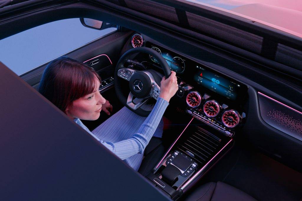 Mercedes EQA_Stile interno personalizzabile