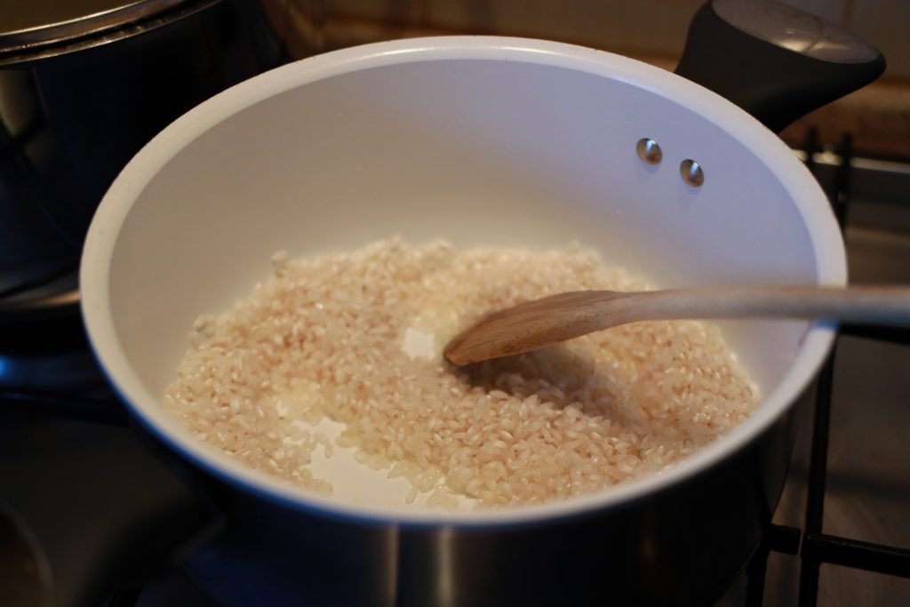 Risotto con pesce persico_Tostatura