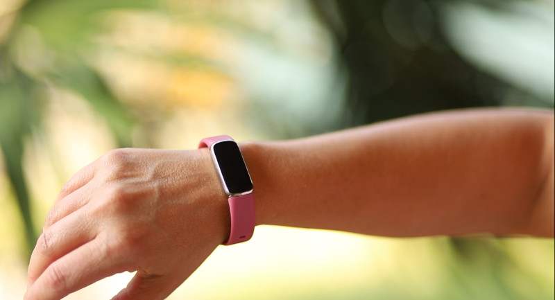 fitbit luxe activity tracker