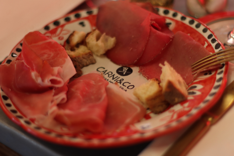 aperitivo Milano salumi vino