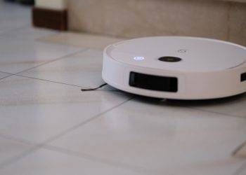 robot aspirapolvere con lavapavimenti yeed