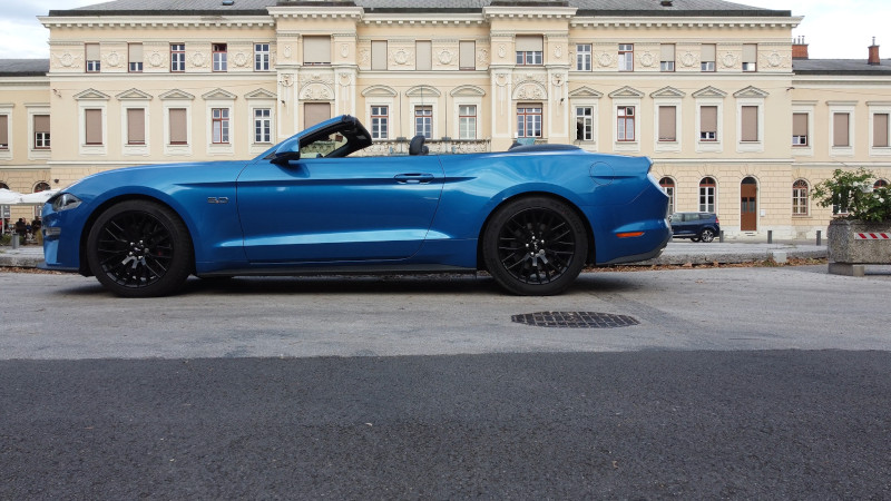 ford mustang gt gorizia piazza della transalpina