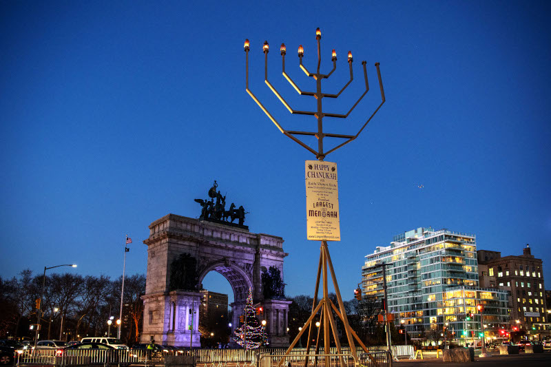 New York a dicembre_Menorah in Brooklyn