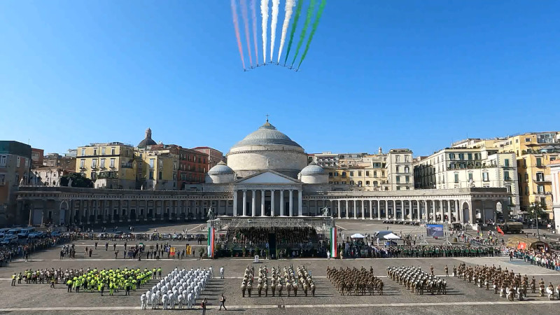 frecce tricolori sorvolo roma piazza del popolo