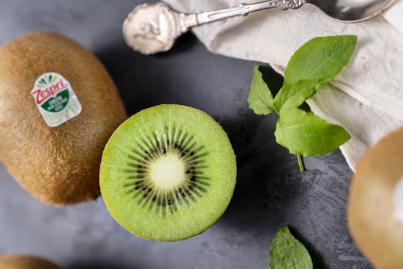 kiwi proprieta benefici vitamine