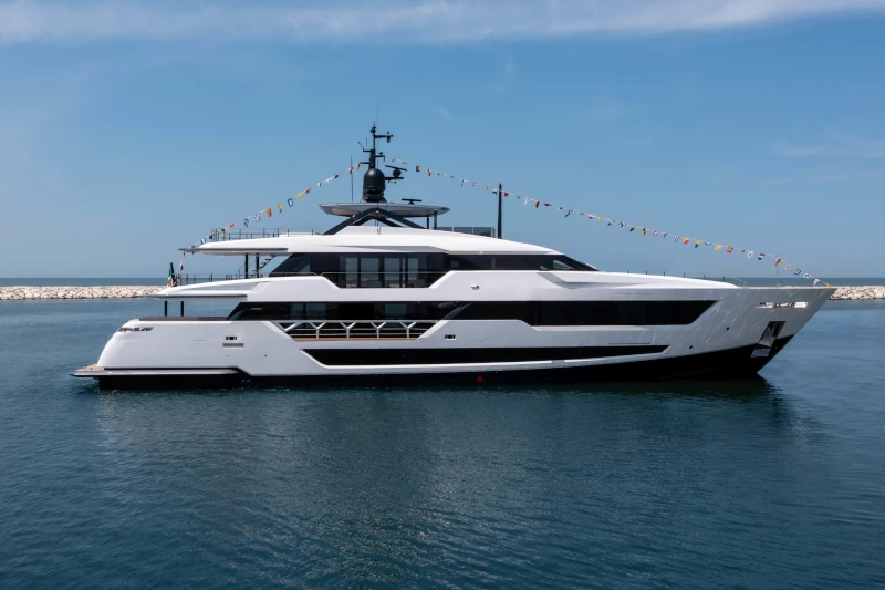 yacht custom line 140
