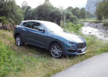 maserati levante suv ibrido prezzo