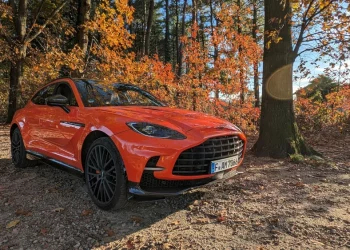 aston martin dbx 707 suv lusso